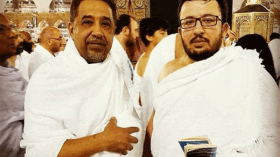 الشاب خالد يؤدي مناسك العمرة قبل حفله بالسعودية مع “رابور” أمريكي