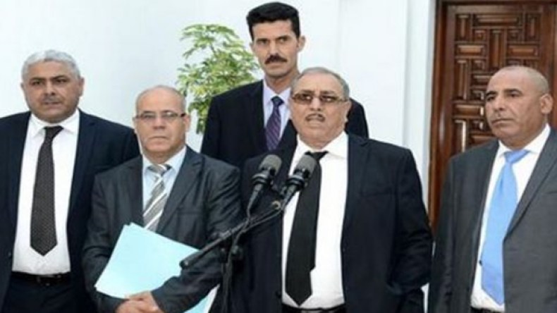 أبناء المجاهدين يطالبون بنظام شبه رئاسي