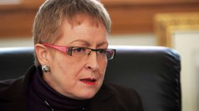 “خليدة” تريد معرفة الحقيقة؟