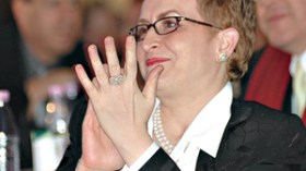 خليدة مطلوبة في البرلمان لتبرير ميزانية المهرجان الثقافي الإفريقي