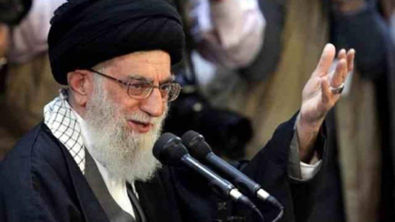 خامنئي يشكك في الحجم الحقيقي لـ”المحرقة اليهودية”