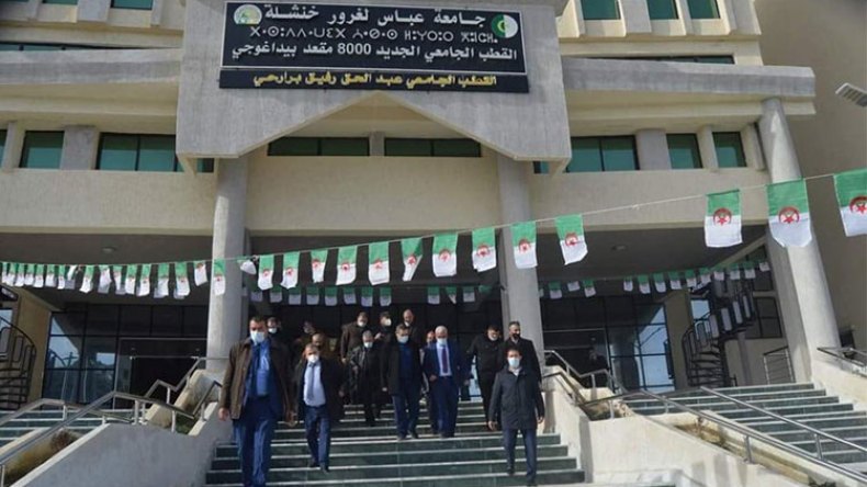 طالب يُشعل النار في جسده داخل جامعة خنشلة