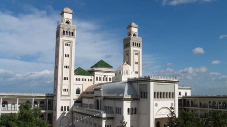 ‭  ‬طلبة‮ ‬في‮ ‬الشريعة‮ ‬لا‮ ‬يفرّقون‮ ‬بين‮ ‬الصحابة‮ ‬ومُدَّعي‮ ‬النبوّة‮! ‬