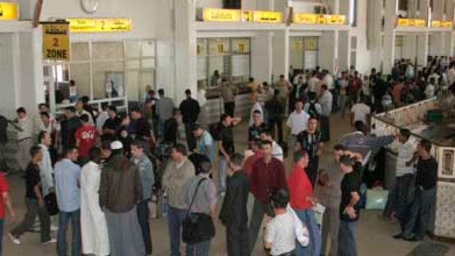 هجرة جماعية للعمال والموظفين من مناصبهم قبيل العيد