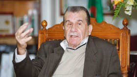 الخطيب يشتكي لأويحي: والي تيسمسيلت يعامل المجاهدين معاملة الاستعمار