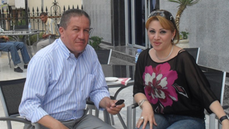 السيدة مي الخطيب للشروق: مصطفى الآغا حافظ جيد للقرآن ويؤم المصلين في دبي