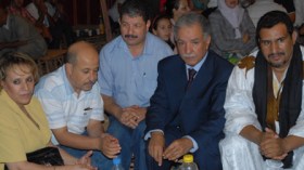 افتتاح خيمة الشروق العربية للتضامن والصداقة بالمركز التجاري القدس بالشراقة