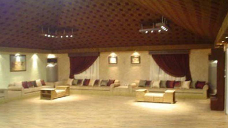 القذافي لم يبت في خيمته ليلة واحدة..وكان يعاف الأطفال والفقراء