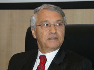 Oil prices expected to fall next year, Khelil says