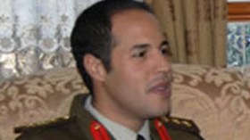 خميس القذافي حاول تهريب أسلحة ومجوهرات وأموال إلى الجزائر