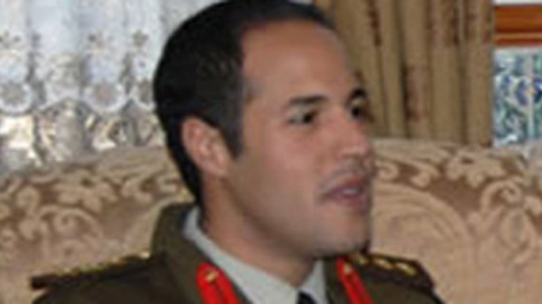 خميس القذافي حاول تهريب أسلحة ومجوهرات وأموال إلى الجزائر