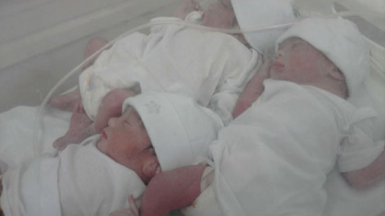 أربعينية‭ ‬تضع‭ ‬‮”‬ثلاثة‭ ‬مواليد‮”‬‭ ‬توأم‭ ‬بعد‭ ‬سنوات‭ ‬من‭ ‬العقم