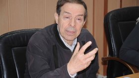 خياطي: نعيش أزمة تسيير لا أزمة أوكسجين