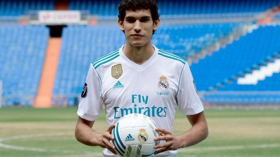 ريال مدريد يُقدم مدافعه الجديد لوسائل الإعلام