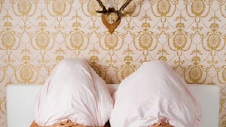 تهافت منقطع النظير على مستحضر لكشف خيانة الزوج