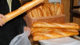 مخابز ومحلات تقاطع الزبون وتضرب نظام المداومة عرض الحائط