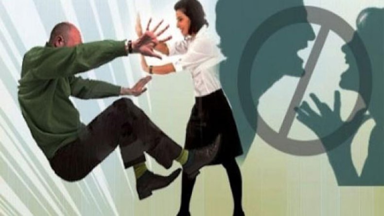 “الموسطاش” والروائح الكريهة والشخير.. أهم حجج خلع الأزواج!