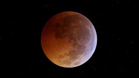 خسوف كلي للقمر  بالجزائر يوم 28 سبتمبر