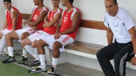 إدارة‮ ‬الخروب‮ ‬ومدربها‮ ‬يجتمعان‮ ‬باللاعبين