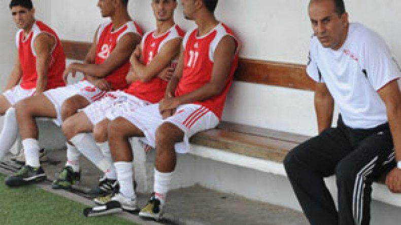 إدارة‮ ‬الخروب‮ ‬ومدربها‮ ‬يجتمعان‮ ‬باللاعبين