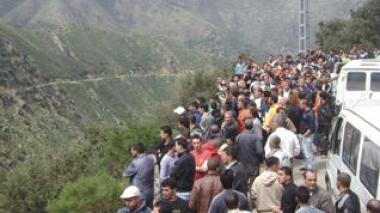 Villagers pressure terrorists to release an abducted salesman