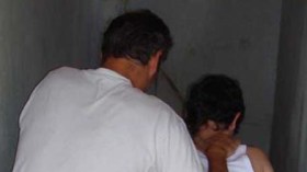 طفل يراسل بوتفليقة لإنقاذه من والده الذي يرغمه على الرذيلة