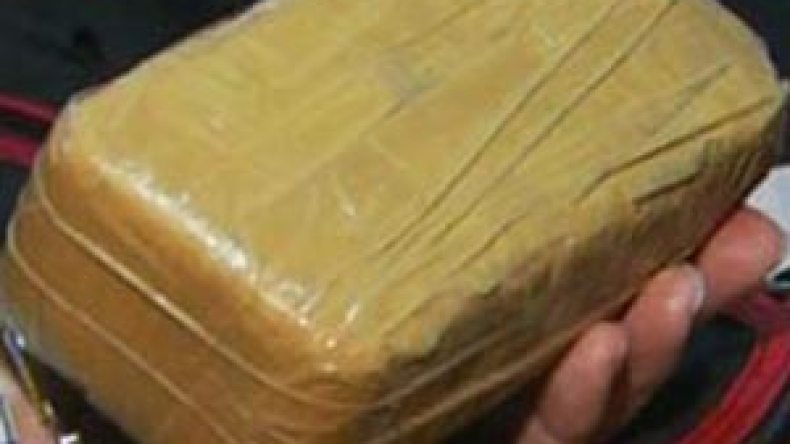 البارون شاب عمره 26 سنة يمتلك فيلات وسيارات فاخرة