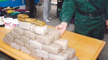 Démantèlement d’une bande de malfaiteurs et saisie de près de 26 kg de kif traité à Hassi Mamèche