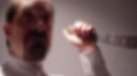 “الشنفرة” يتوعد بقتل كل من ساعد في نقل ابنيه المقتولين إلى المستشفى