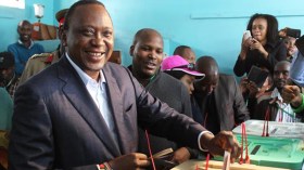 أوهورو كينياتا يفوز بالانتخابات الرئاسية الكينية