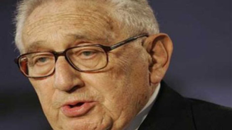 كيسنجر بشأن داعش: لا يجب علينا جمع العالم لمحاربة مطرودين من القاعدة