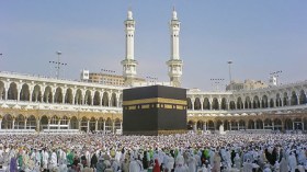 التحقيق مع 25 “حراڤا” سلفيا بعد طردهم من البقاع المقدسة