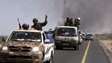 Libye : Syrte, bastion de Kadhafi, bombardé