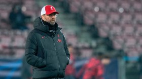 “كورونا” تمنع مدرب ليفربول من حضور جنازة والدته