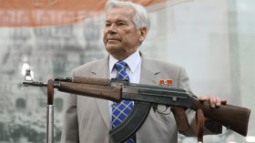 ميخائيل كالاشنيكوف يحتفل بعيد ميلاده الرابع والتسعين