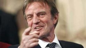 الصحافة الفرنسية تتجاهل زيارة كوشنير الى الجزائر