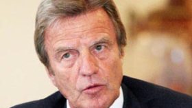 كوشنير يفصّل لبوتفليقة مشروع ساركوزي