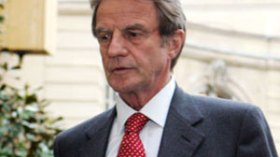 كوشنير‭: ‬لن‭ ‬نرسل‭ ‬جنودنا‭ ‬للصحراء‭ ‬بل‭ ‬سنعزز‭ ‬أمن‭ ‬مقراتنا‭ ‬هناك