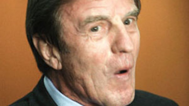 كوشنير يعارض ساركوزي ويؤكد: حضور الأسد لا يسرني