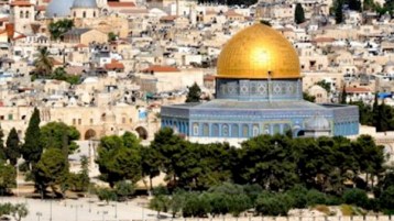 بعدت عليهم الشقة