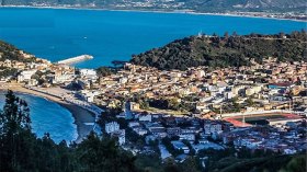 مختل عقليا يحرق مقهى ويحتجز زبائن بسكيكدة