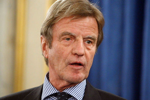 Kouchner: « La France doit reconnaître ses crimes horribles en Algérie »