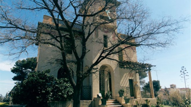 قصر ينام على الفسفات والحديد