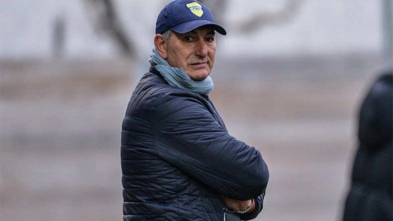 قريشي يدعو زطشي إلى ترك بلماضي يعمل حتى 2022