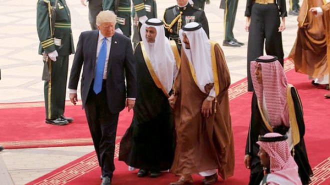 قادة العالمين العربي والإسلامي وجها لوجه مع ترامب في السعودية