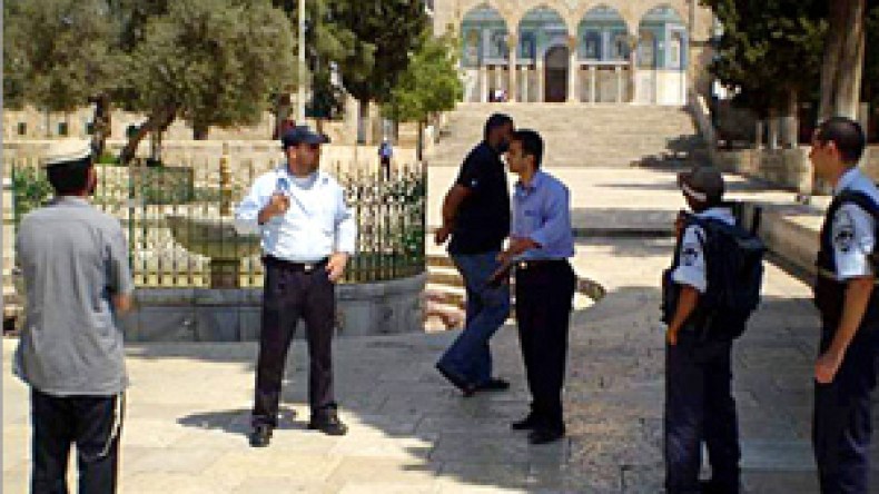 إسرائيل تفرض قيودا على وصول المصلين إلى المسجد الأقصى