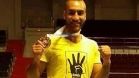 أول تصريح لبطل العالم في الكونغ فو بعد التحقيق معه بسبب شعار رابعة