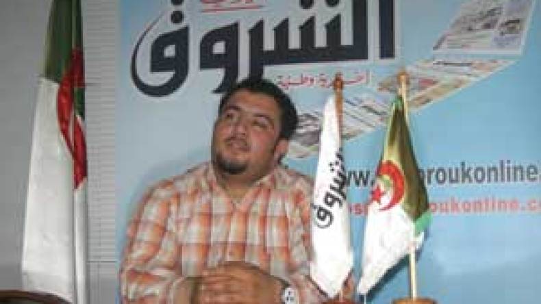 عبد الله كورد يوضح للشروق: غنيت بمناسبة عيد المرأة بإحدى قاعات رياض الفتح