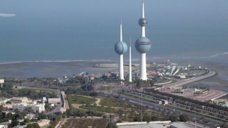 إسقاط الجنسية الكويتية عن 18 بينهم إعلامي معارض