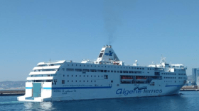 مغتربون يحتجون بسبب تأخر باخرة “طاسيلي 2” بميناء وهران